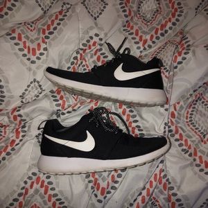 NIKE roshes